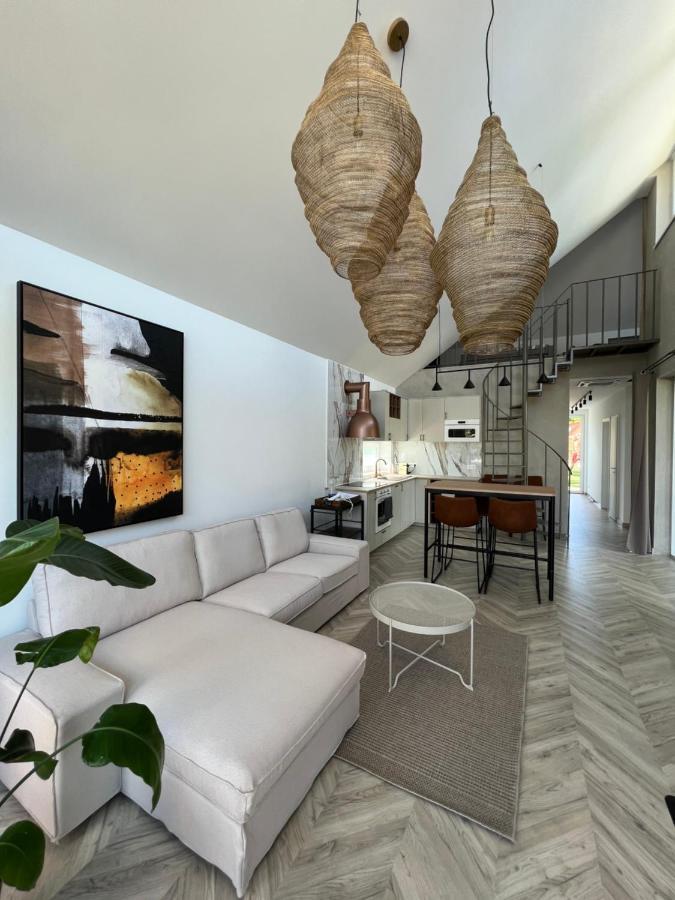 Beige Villa Balatonkenese Exteriér fotografie