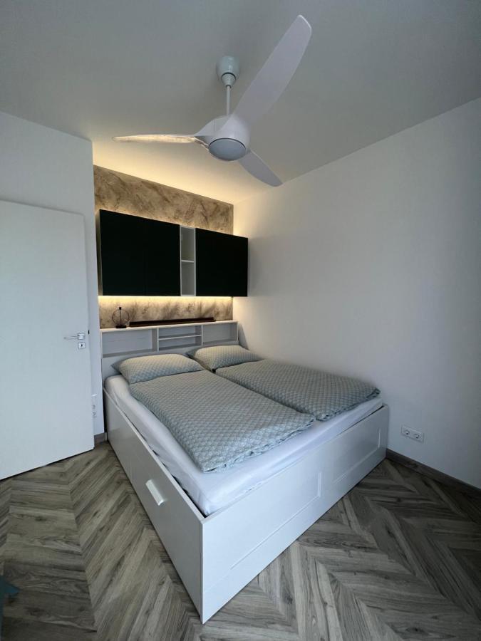 Beige Villa Balatonkenese Exteriér fotografie